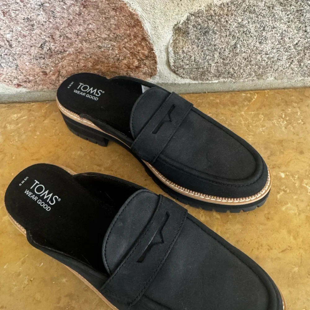 TOMS Black Mules with Tan Accents - Picture 2 of 3
